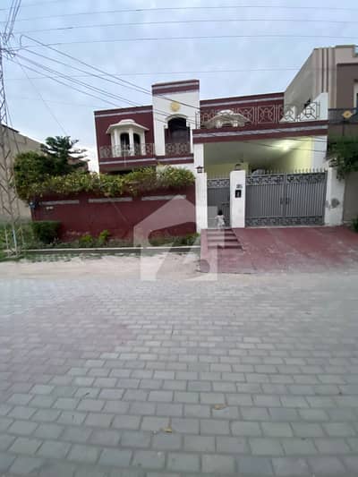 فیصل ٹاؤن فیصل آباد میں 4 کمروں کا 11 مرلہ مکان 3.8 کروڑ میں برائے فروخت۔