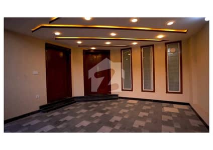 10 MARLA HOUSE AVAILABLE FOR SALE