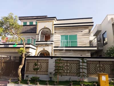 1 Kanal Brand Beautiful Triple Heighted House for sale