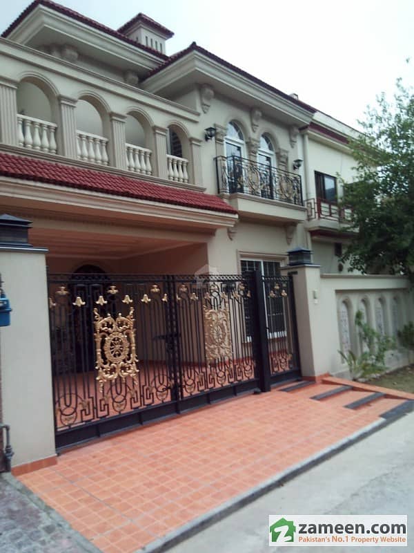 House Is Available For Sale Ghazi Road Ghazi Road, Cantt, Lahore ID11590829