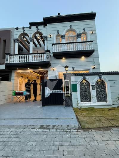 بحریہ آرچرڈ فیز 1 ۔ ایسٹزن بحریہ آرچرڈ فیز 1,بحریہ آرچرڈ,لاہور میں 3 کمروں کا 5 مرلہ مکان 2.15 کروڑ میں برائے فروخت۔ بحریہ آرچرڈ فیز 1 ۔ ایسٹزن بحریہ آرچرڈ فیز 1,بحریہ آرچرڈ,لاہور میں 3 کمروں کا 5 مرلہ مکان 2.15 کروڑ میں برائے فروخت۔