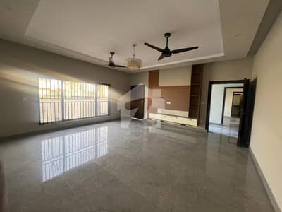 1 Kanal Owner Built Corner House Sector F