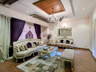 ڈی ایچ اے فیز 6 - بلاک بی فیز 6,ڈیفنس (ڈی ایچ اے),لاہور میں 5 کمروں کا 1 کنال مکان 6.4 لاکھ میں کرایہ پر دستیاب ہے۔