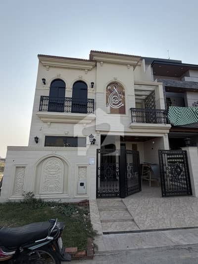 لیک سٹی۔ سیکٹر ایم 7 ۔ بلاک سی 3 لیک سٹی ۔ سیکٹرایم ۔ 7,لیک سٹی,رائیونڈ روڈ,لاہور میں 5 کمروں کا 7 مرلہ مکان 3.8 کروڑ میں برائے فروخت۔