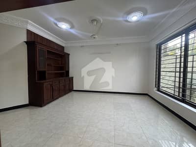 FULLY INDEPENDENT BEAUTIFUL 5 BEDROOM TILED FLOOR GROUND PORTION PLUS OPEN BASEMENT FOR RENT PARKING 4 CARS