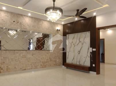 Get An Attractive House In Lahore Under Rs. 28000000