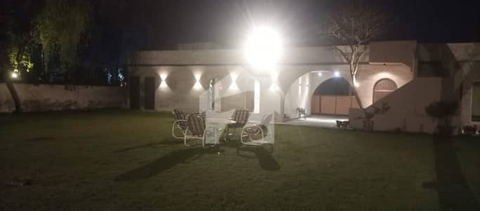 بیدیاں روڈ لاہور میں 4 کمروں کا 4 کنال فارم ہاؤس 10.5 کروڑ میں برائے فروخت۔