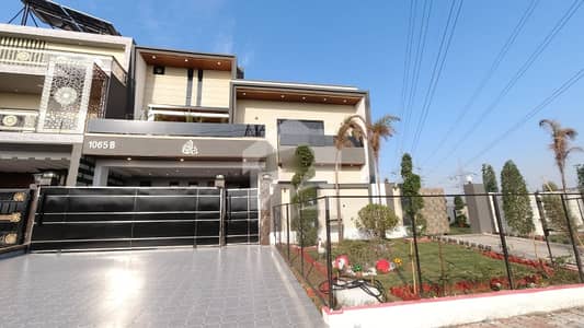 Main Double Road House For Sale