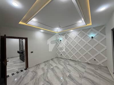 بش ایگزیکٹو ولاز ملتان میں 4 کمروں کا 5 مرلہ مکان 1.8 کروڑ میں برائے فروخت۔