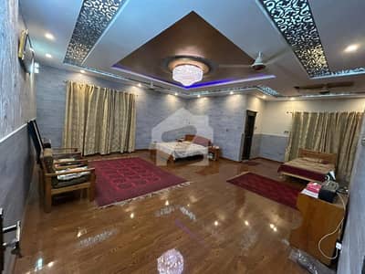 حیات آباد فیز 1 حیات آباد,پشاور میں 10 کمروں کا 1 کنال مکان 11.0 کروڑ میں برائے فروخت۔