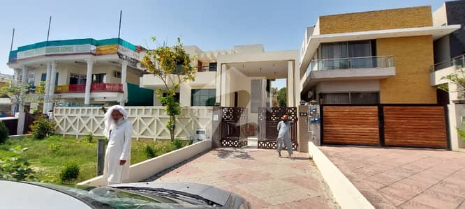 ایف ۔ 11/3 ایف ۔ 11,اسلام آباد میں 7 کمروں کا 1 کنال مکان 18.43 کروڑ میں برائے فروخت۔