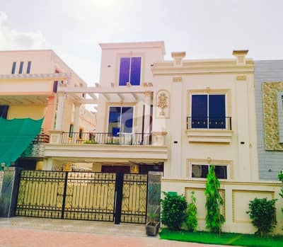 I SELL 10 MARLA BRAND NEW HOUSE IN BAHRIA ORCHARD LAHORE PHASE 1. CENTRAL BLOCK DEMAND IS 3.45 CRORE FINAL