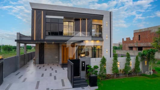 Near Tim Horons & KFC 1 Kanal Modern Design House