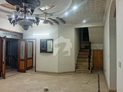 12 MARLA UPPER PORTION FOR RENT IN JOHAR TOWN 12 MARLA UPPER PORTION FOR RENT IN JOHAR TOWN