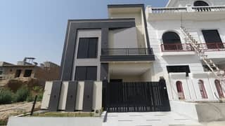 HOUSE AVAILABLE FOR SALE c-1 SIZE 5 MARLA IN MULTI GARDENS B-17 ISLAMABAD