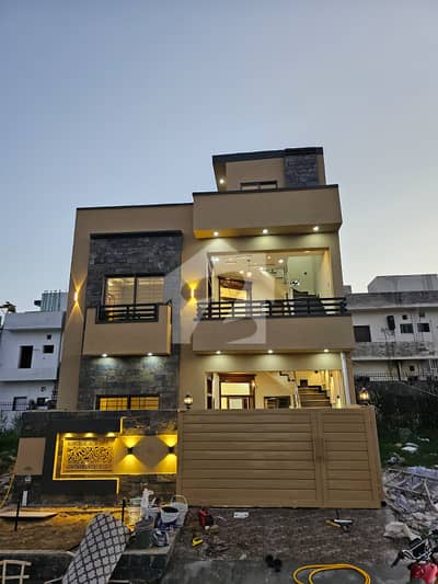 Multi Garden B-17 Prime Location F Block DESIGNER HOUSE SALE