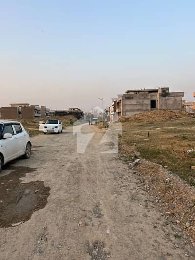 Corner 10 Marla Residential Plot For Sale Available In B-17