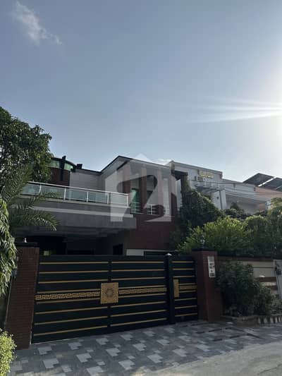 Johar Town Phase 1 - Block F2 House For Sale Sized 14 Marla