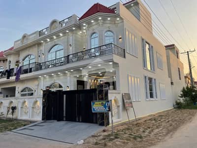 Prime Location 5 Marla House Near Main Road