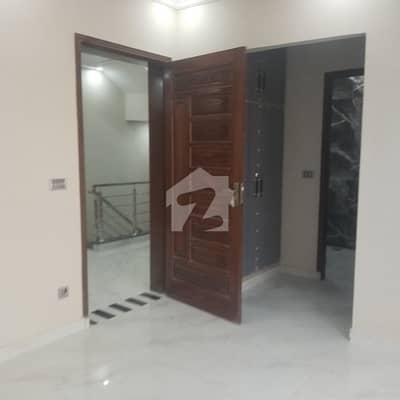 10 MARLA UPPER PORTION AVAILABLE FOR RENT