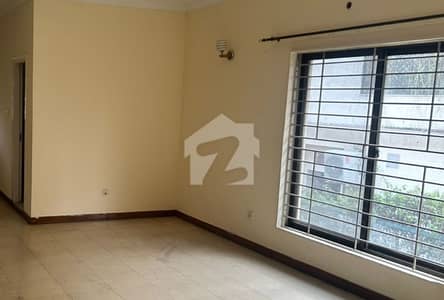 Spacious House Is Available In Model Town - Block L For rent