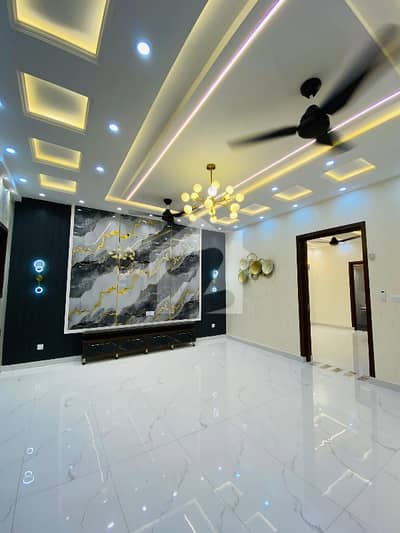 10 Marla Slightly Used House For Sale Available In Nashiman E Iqbal 2 Lahore