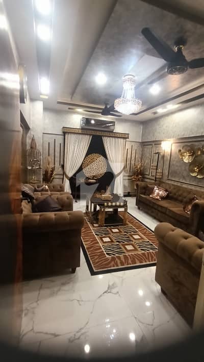 صائمہ جناح ایونیو یونیورسٹی روڈ,کراچی میں 3 کمروں کا 10 مرلہ فلیٹ 4.0 کروڑ میں برائے فروخت۔