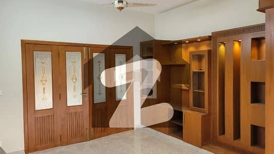 ڈی ۔ 12 اسلام آباد میں 6 کمروں کا 14 مرلہ مکان 14.5 کروڑ میں برائے فروخت۔