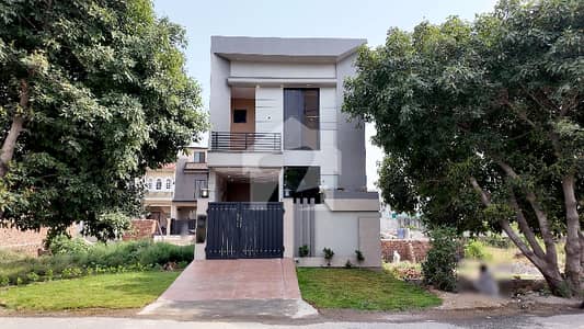 فارمانئیٹس ہاؤسنگ سکیم لاہور میں 3 کمروں کا 5 مرلہ مکان 2.4 کروڑ میں برائے فروخت۔