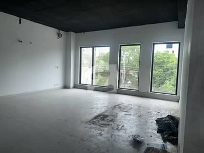 Brand New 1 Kanal Commercial Offices (Plug & Play) Brand New 1 Kanal Commercial Offices (Plug & Play)