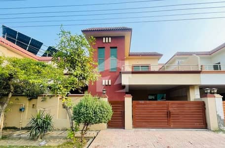 10 Marla 4 Bedrooms House Sector B Askari 11 Lahore For Sale Very Well Maintained