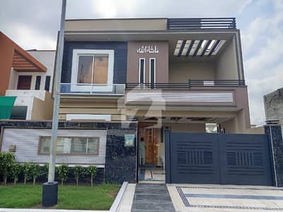 Good Location 10 Marla House For sale In Rs. 39000000 Only