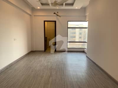 1900 Square Feet Flat In Metropolis Residency