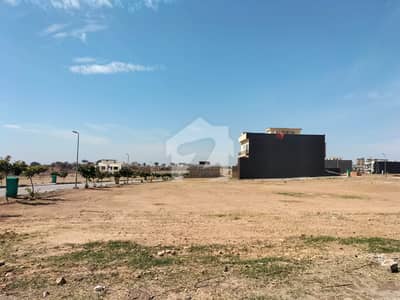 ڈی ایچ اے فیز 3 ۔ بلاک بی ڈی ایچ اے ڈیفینس فیز 3,ڈی ایچ اے ڈیفینس,اسلام آباد میں 7 مرلہ کمرشل پلاٹ 5.5 کروڑ میں برائے فروخت۔