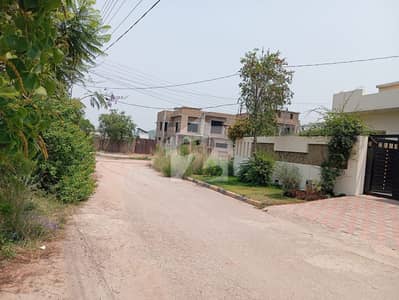 بنی گالہ اسلام آباد میں 4 کمروں کا 1 کنال مکان 4.2 کروڑ میں برائے فروخت۔