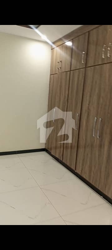 10 Marla Beautiful New House Available For Rent