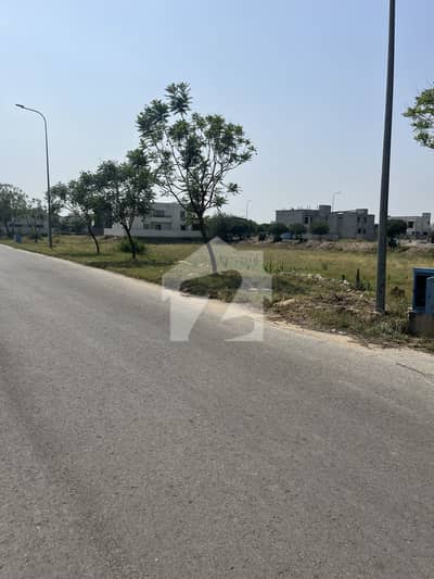 4 MARLA COMMERCIAL PLOT BACK OF MAIN RD Q BLOCK PRIME LOCATION BEST FOR RENTAL INCOME BUILD YOUR OWN BUILDING