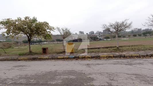 On Excellent Location Residential Plot For sale In Beautiful Bahria Town Phase 8 - Club City
