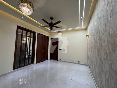 ڈی ایچ اے ڈیفینس فیز 1 ڈی ایچ اے ڈیفینس,اسلام آباد میں 6 کمروں کا 1 کنال مکان 9.0 کروڑ میں برائے فروخت۔