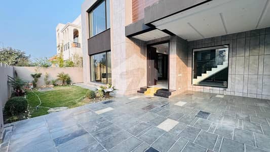 1 Kanal Full House For Rent In DHA Phase 7 - Near Park And Commercial Market