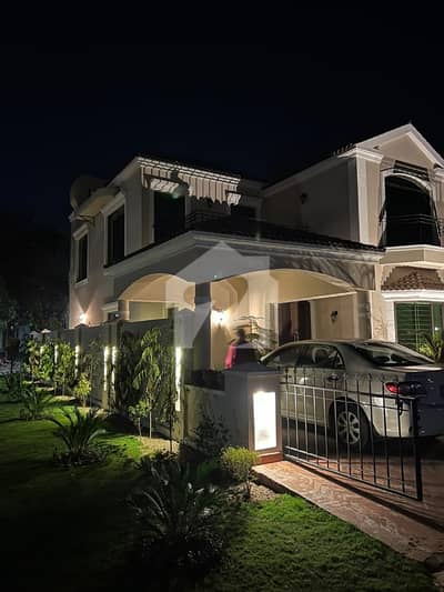 1 KANAL HOUSE FOR SALE AT THE PRIME LOCATION