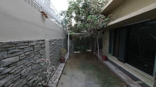 Ready To sale A Prime Location House 400 Square Yards In Gulshan-e-Iqbal - Block 2 Karachi
