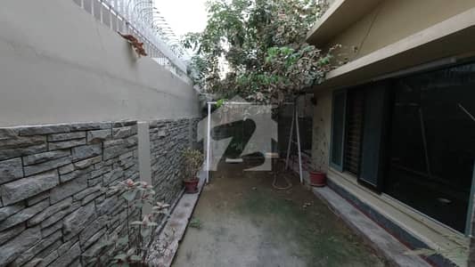 Ready To sale A Prime Location House 400 Square Yards In Gulshan-e-Iqbal - Block 2 Karachi