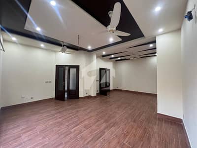 1 Kanal Full House For Rent In DHA Phase 8 Ex Park View - Near To Park And Commercial Area
