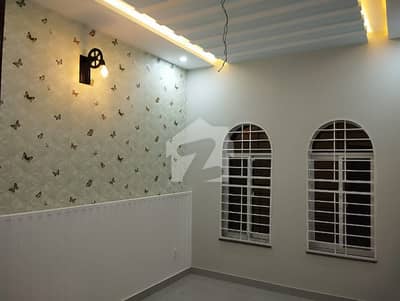 گارڈن ٹاؤن ڈیرہ غازی خان میں 5 کمروں کا 3 مرلہ مکان 1.65 کروڑ میں برائے فروخت۔