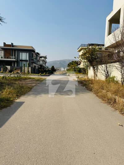 50X90 SUPER DELUXE LOCATION IS AVAILABLE FOR SALE IN D-12/4