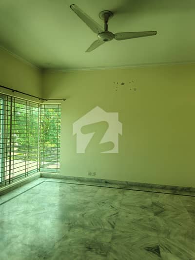 1 Kanal Upper Portion Available For Rent