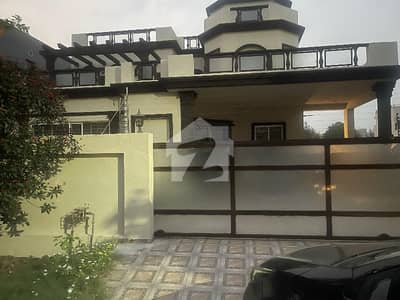 ڈی ایچ اے فیز 6 ڈیفنس (ڈی ایچ اے),لاہور میں 5 کمروں کا 1 کنال مکان 3.0 لاکھ میں کرایہ پر دستیاب ہے۔