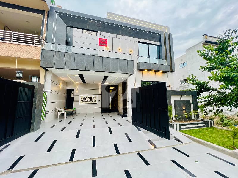 10 Marla Luxurious Modern Design House 10 Marla Luxurious Modern Design House