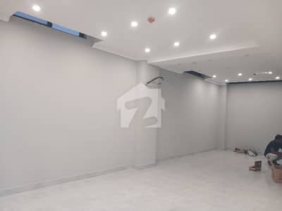 04 MARLA COMMERCIAL OFFICE - MAIN BOULEVARD PHASE 06 FOR RENT